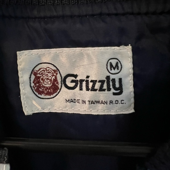 Vintage Grizzly Quilted Vest - Picture 3 of 6